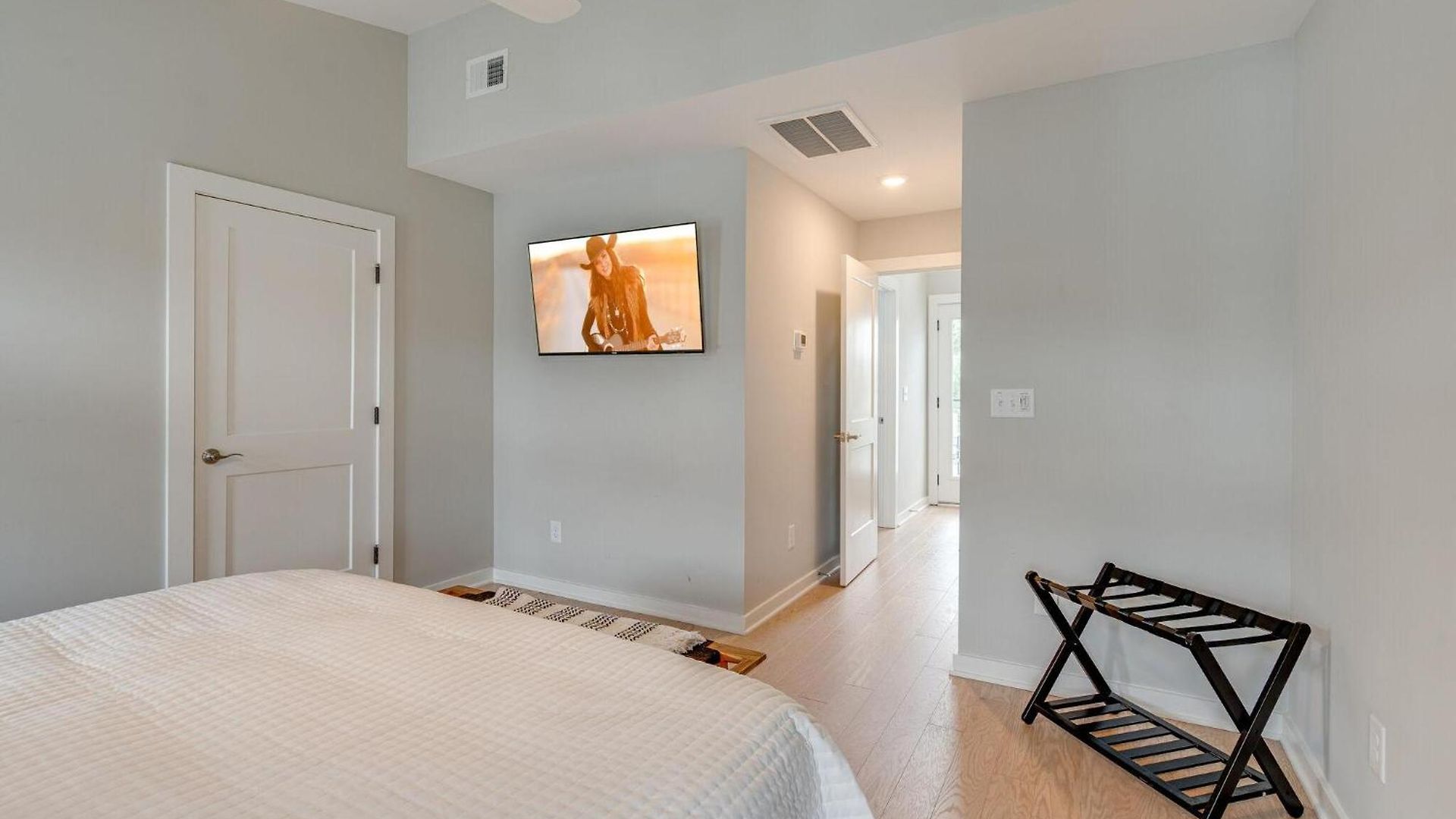 - 1308 Montgomery Ave Unit 2 *