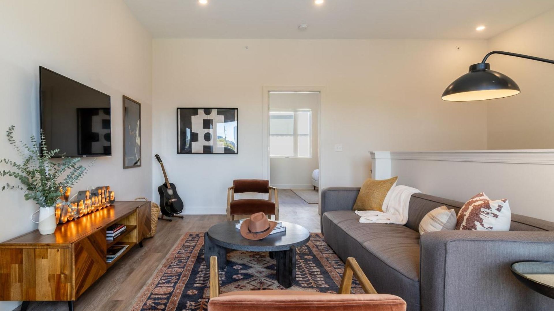 Holiday home The Conway 5 Bedroom Buyout W Deck In Music City Nashville