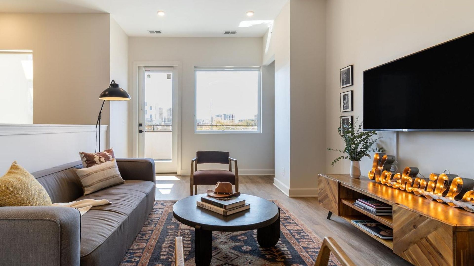 The Conway 5 Bedroom Buyout W Deck In Music City * Nashville