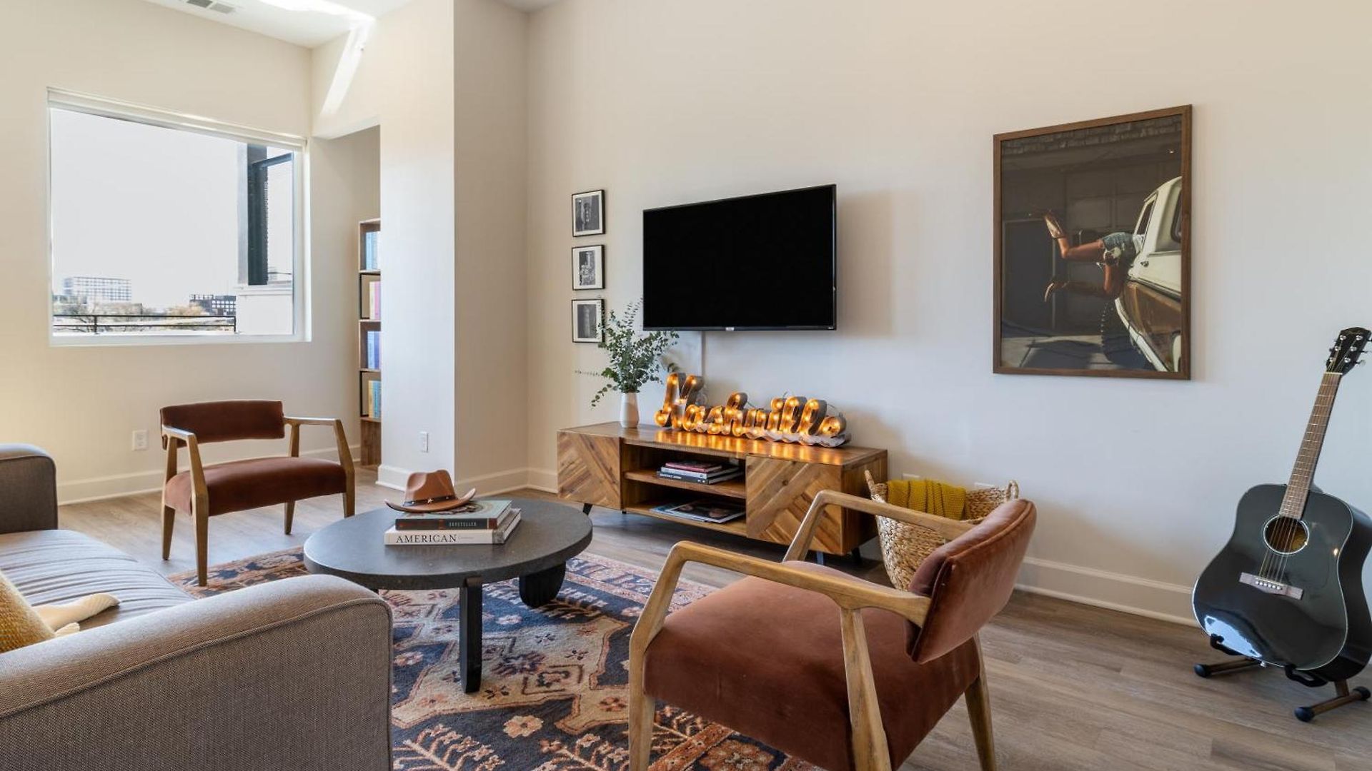 The Conway 5 Bedroom Buyout W Deck In Music City