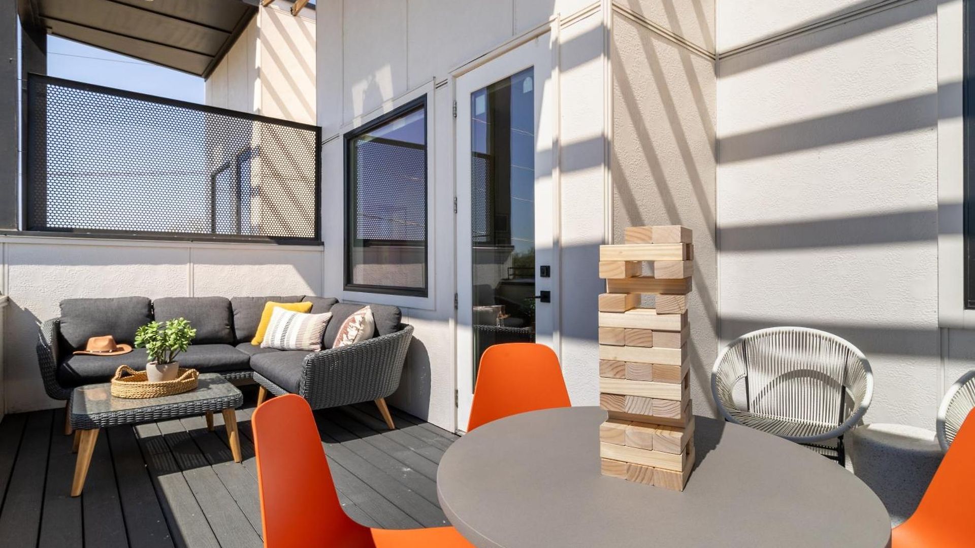 The Conway 5 Bedroom Buyout W Deck In Music City Holiday home