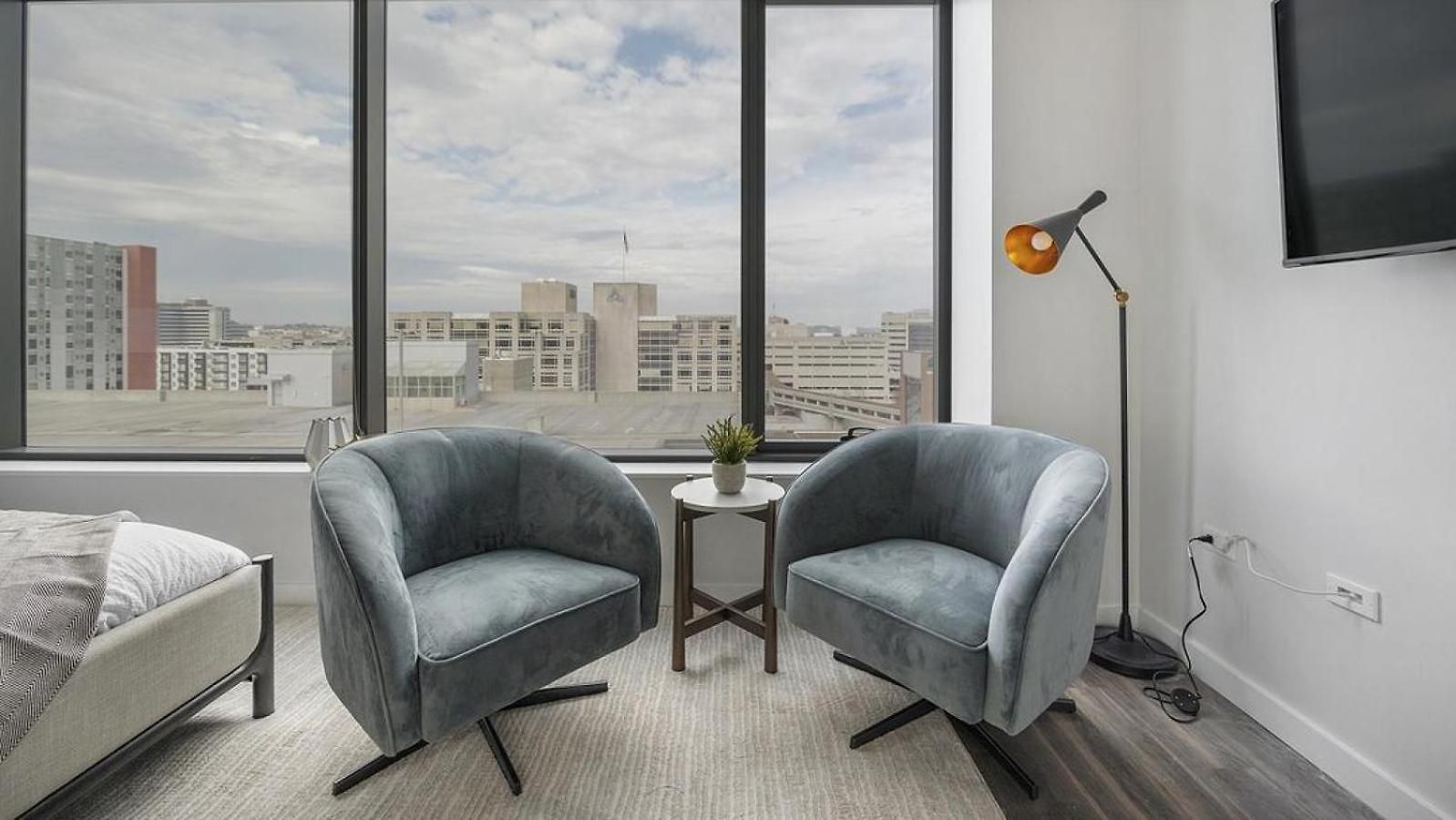 Landing Modern With Amazing Amenities Nashville