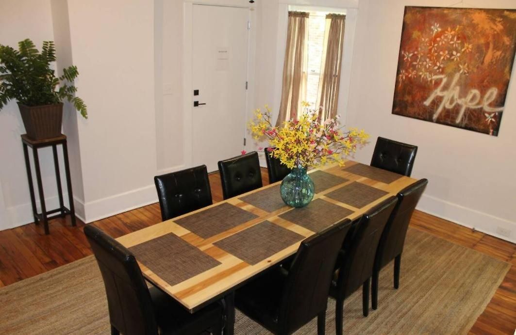 East Upstairs Apartment, One Queen Br, 2 Twin Br,1bath In Five Points, Close To Downtown