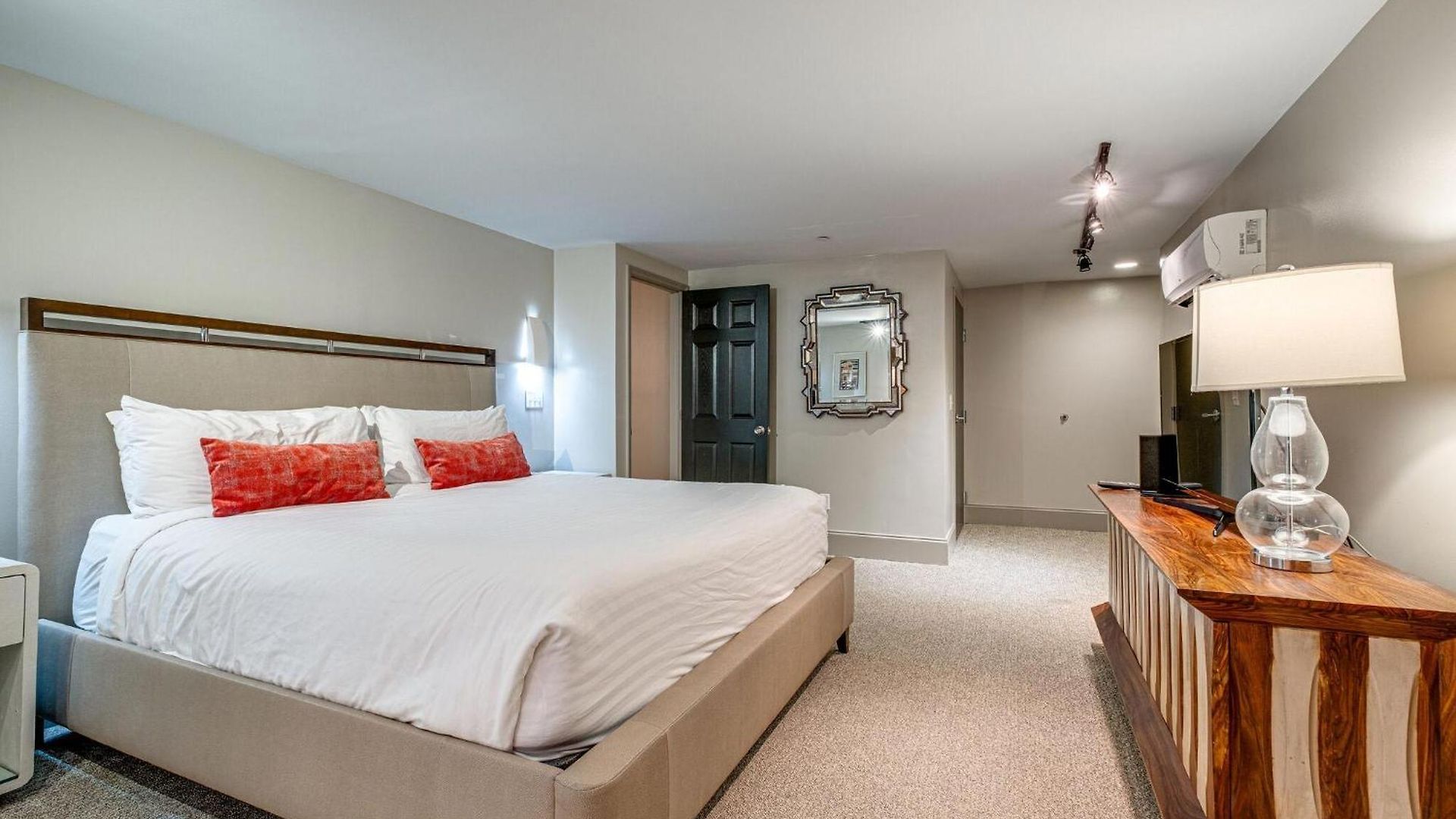 Riverfront Lofts 4*