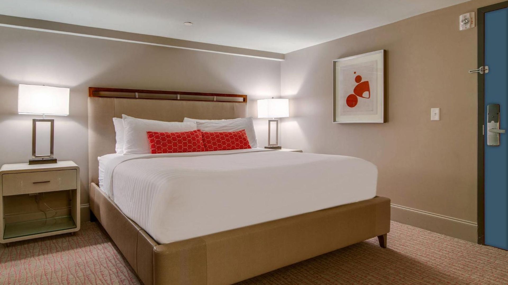 Riverfront Lofts Aparthotel 4*