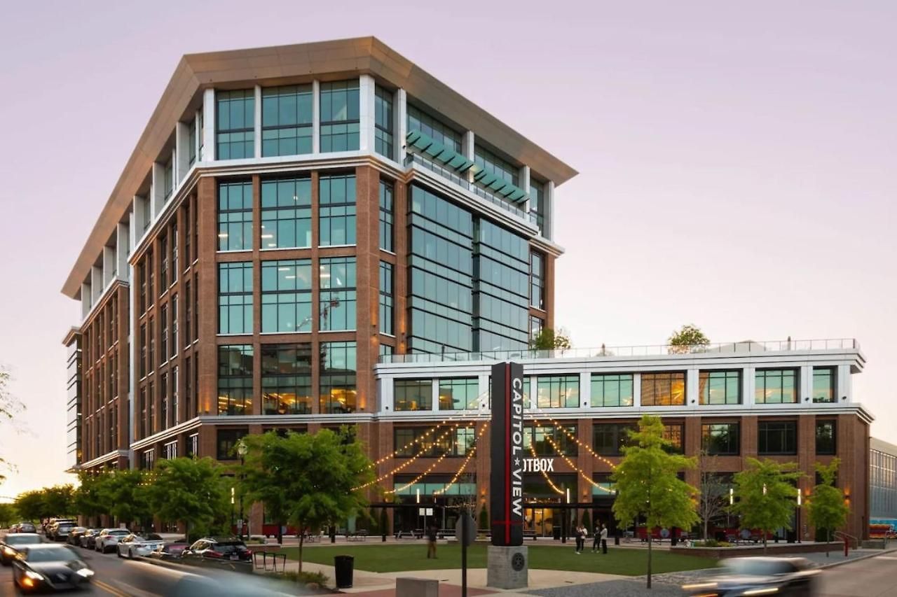 Penthouse On River With Garage And Patio, Walk Downtown Nashville