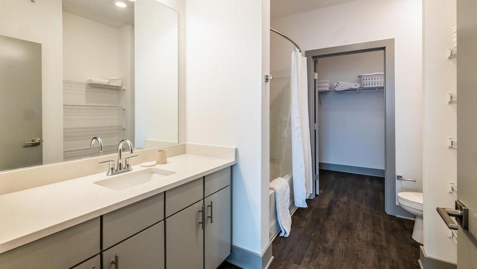Landing - Modern With Amazing Amenities Apartment *