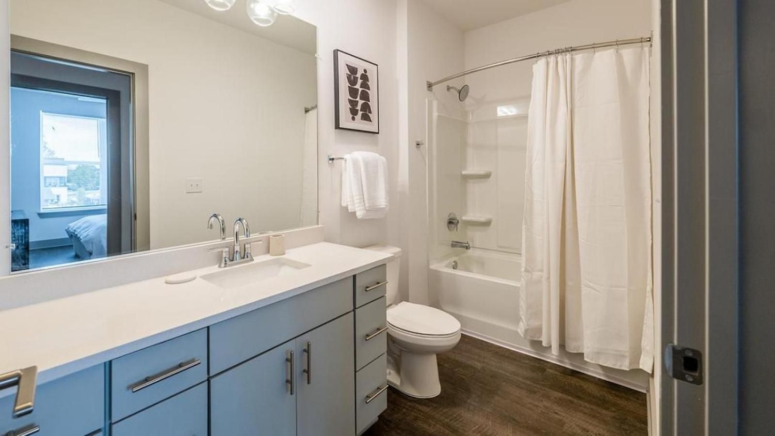 Apartment Landing - Modern With Amazing Amenities *