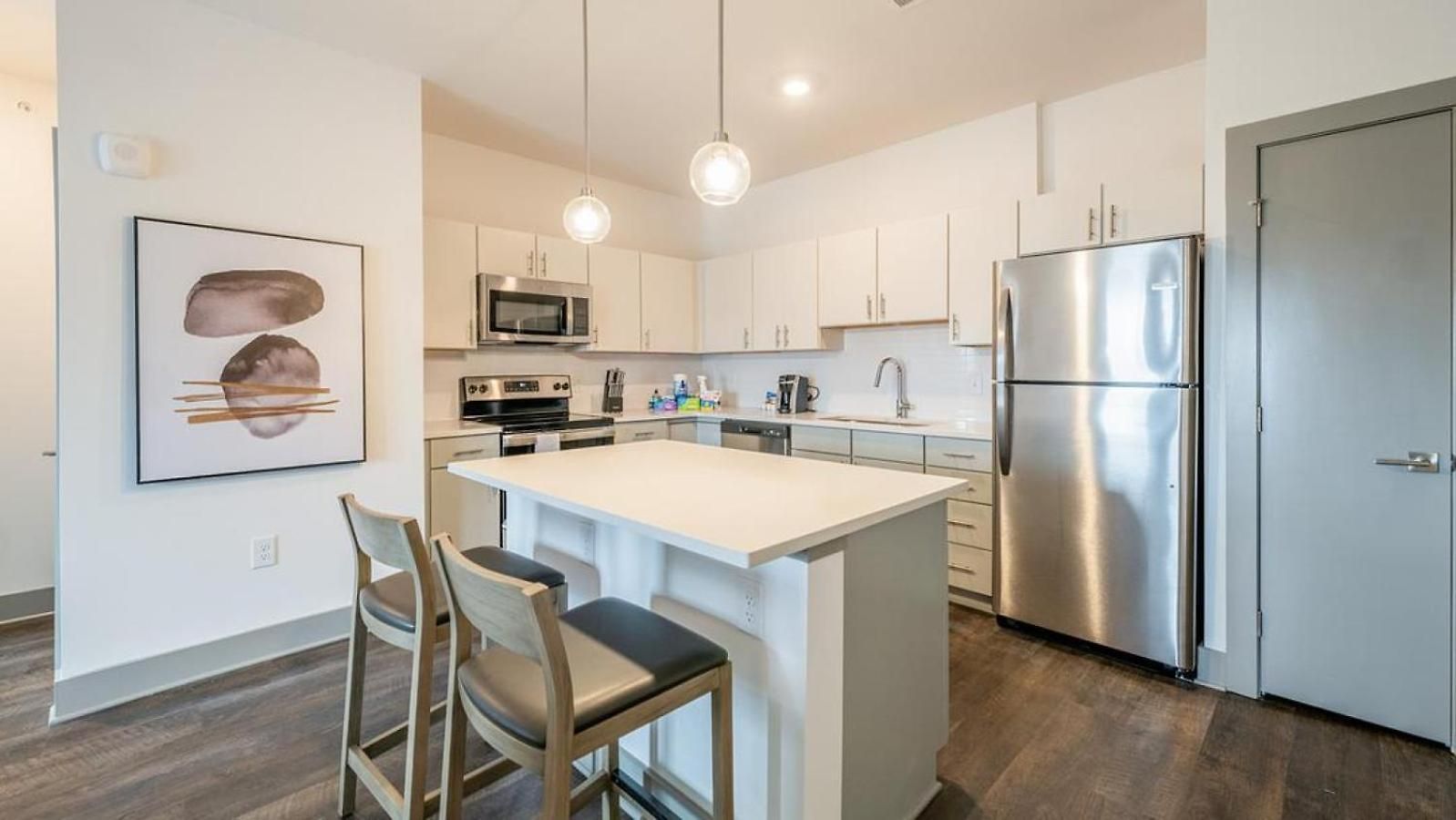 Landing - Modern With Amazing Amenities Apartment