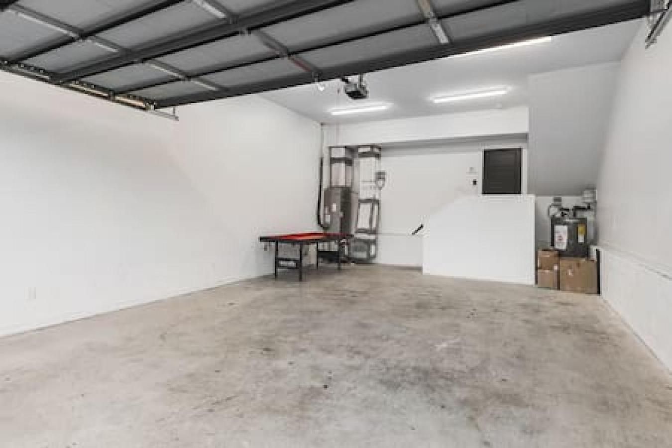 3 Miles To Broadway -garage, Patio, Walk To Shops Holiday home *