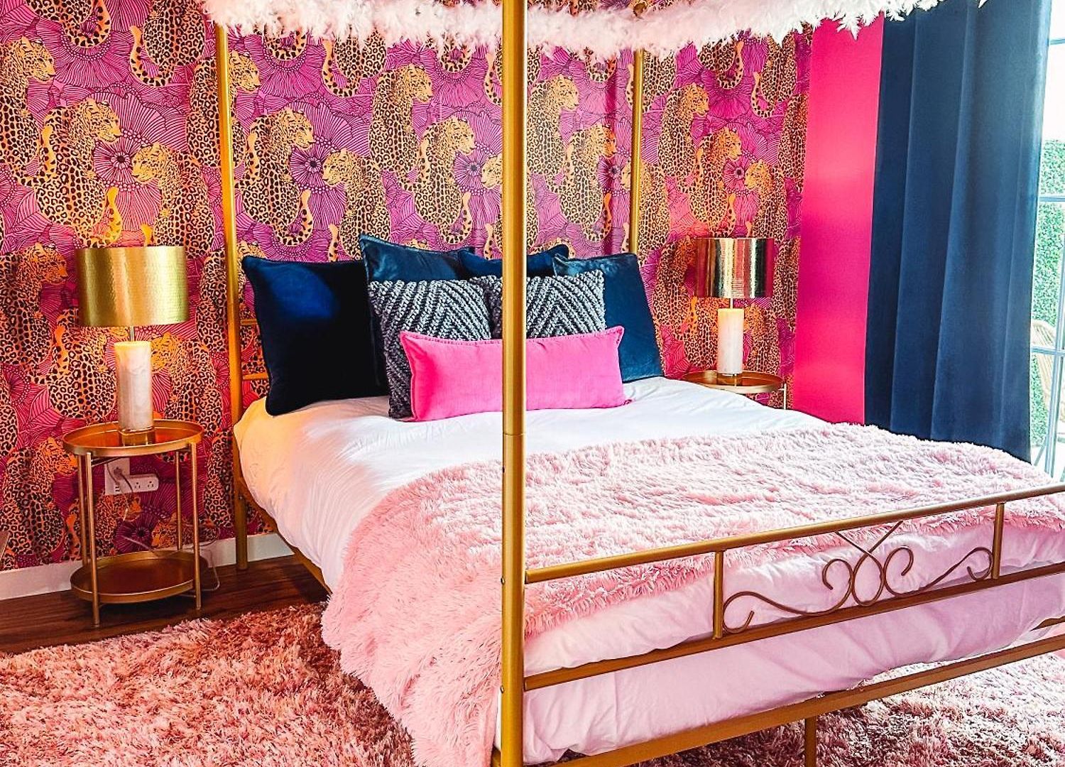Dolly's Yacht Club - Cozy Retreat Near Broadway Holiday home Nashville