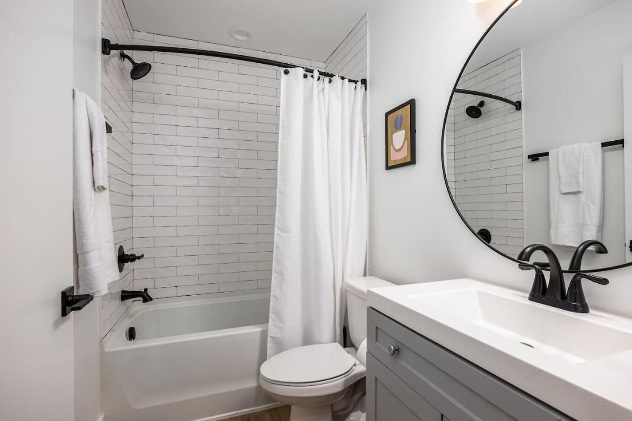 By Vanderbilt And Belmont, 3 Miles To Downtown & Free Parking Nashville