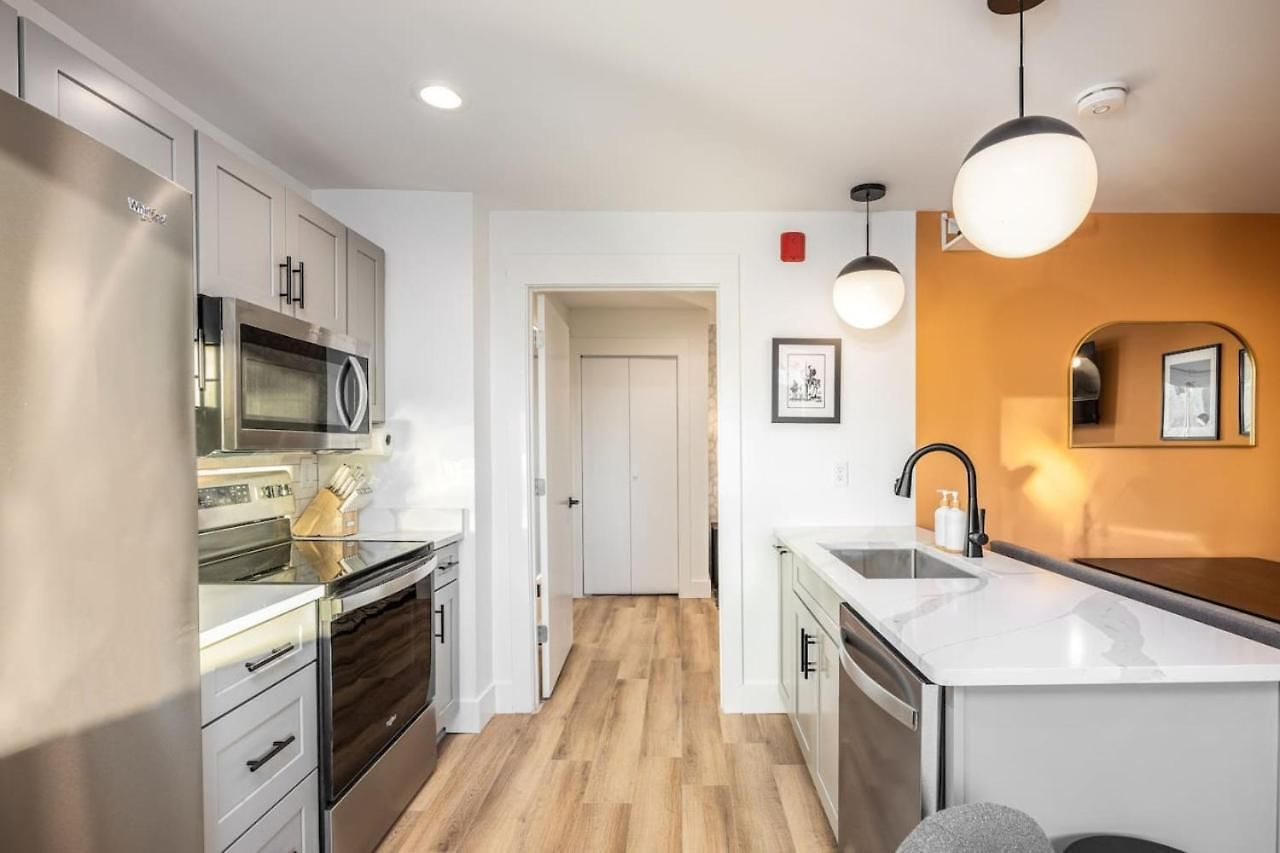 By Vanderbilt And Belmont, 3 Miles To Downtown & Free Parking * Nashville