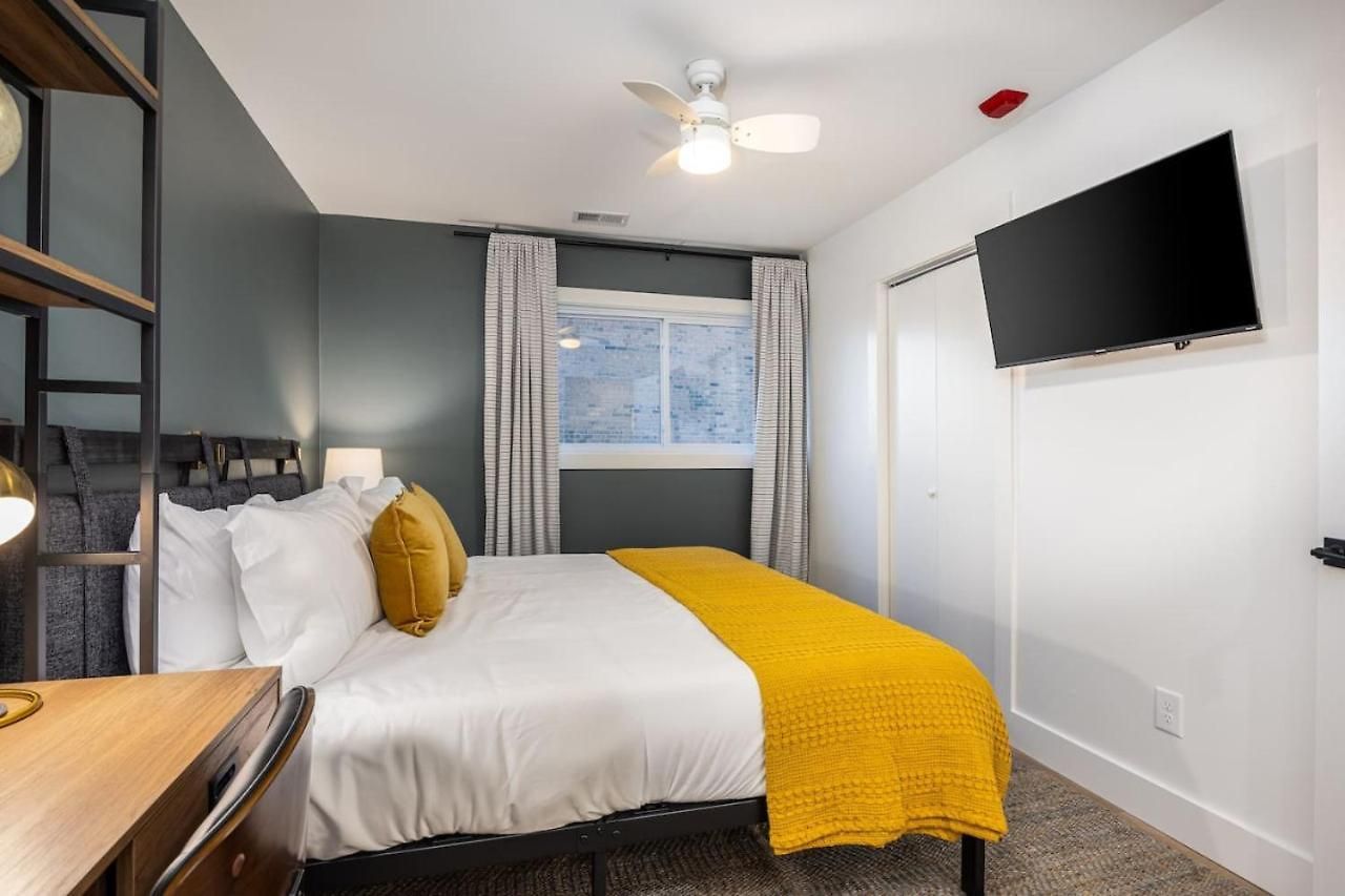 By Vanderbilt And Belmont, 3 Miles To Downtown & Free Parking *