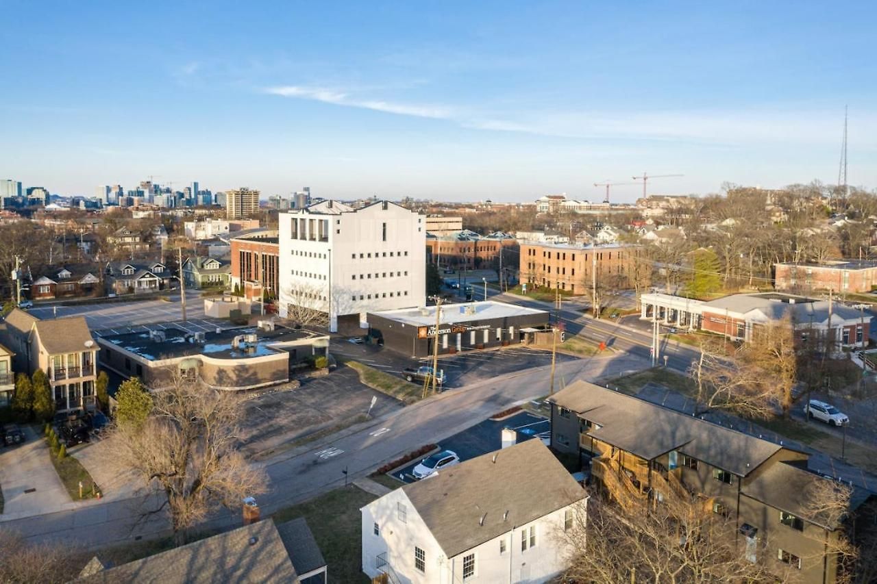 Apartment By Vanderbilt And Belmont, 3 Miles To Downtown & Free Parking