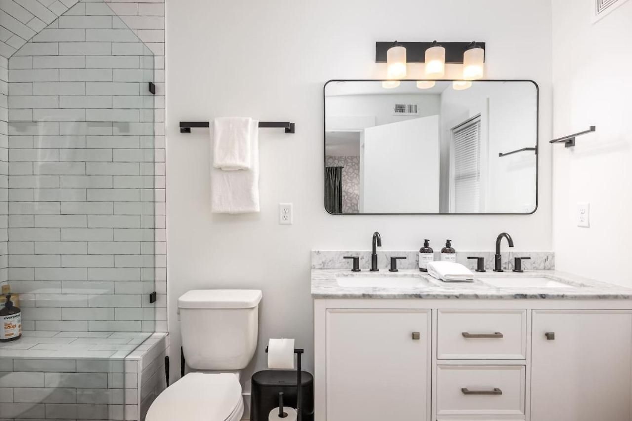 By Vanderbilt And Belmont, 3 Miles To Downtown & Free Parking *