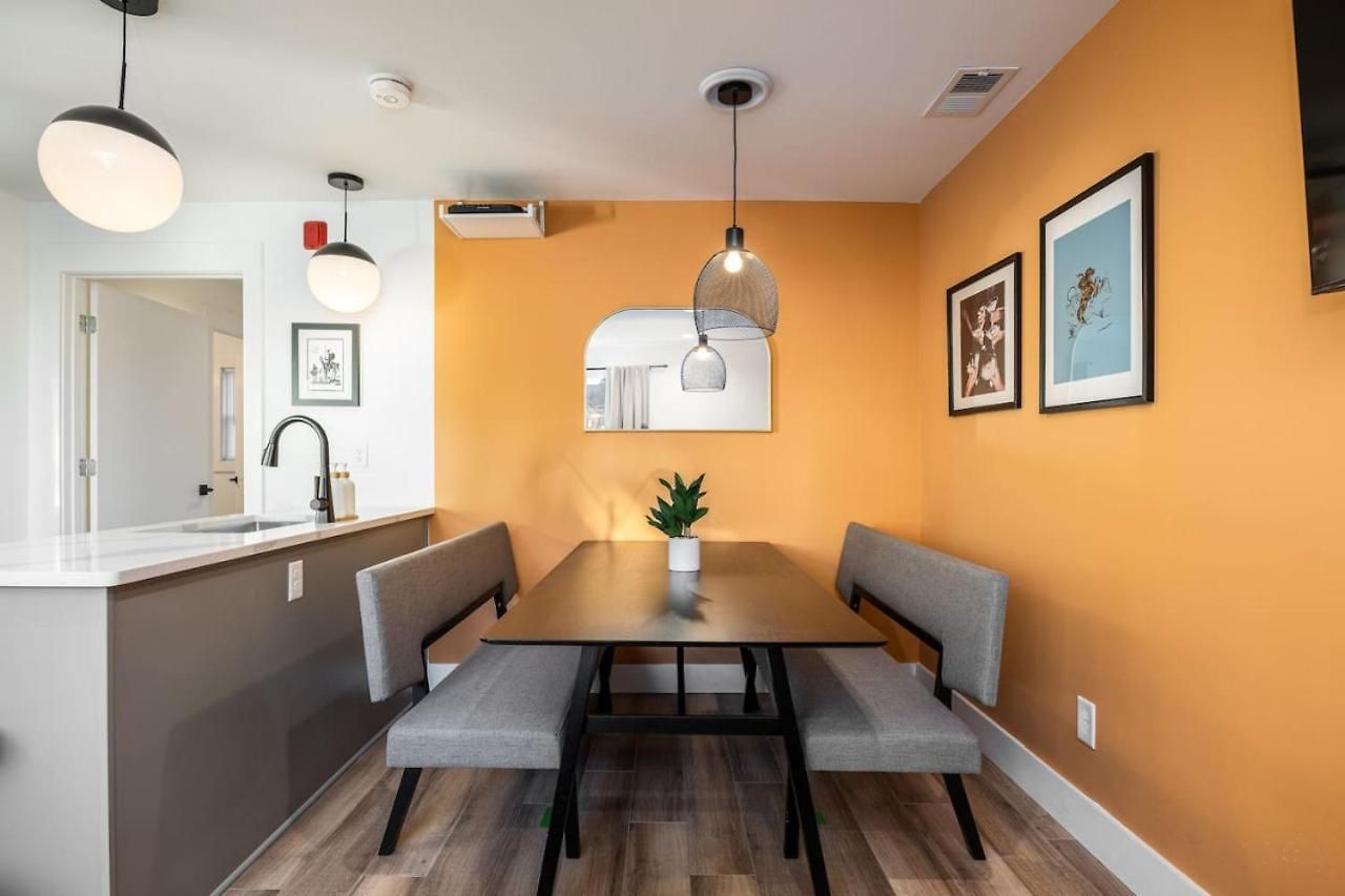 By Vanderbilt And Belmont, 3 Miles To Downtown & Free Parking *