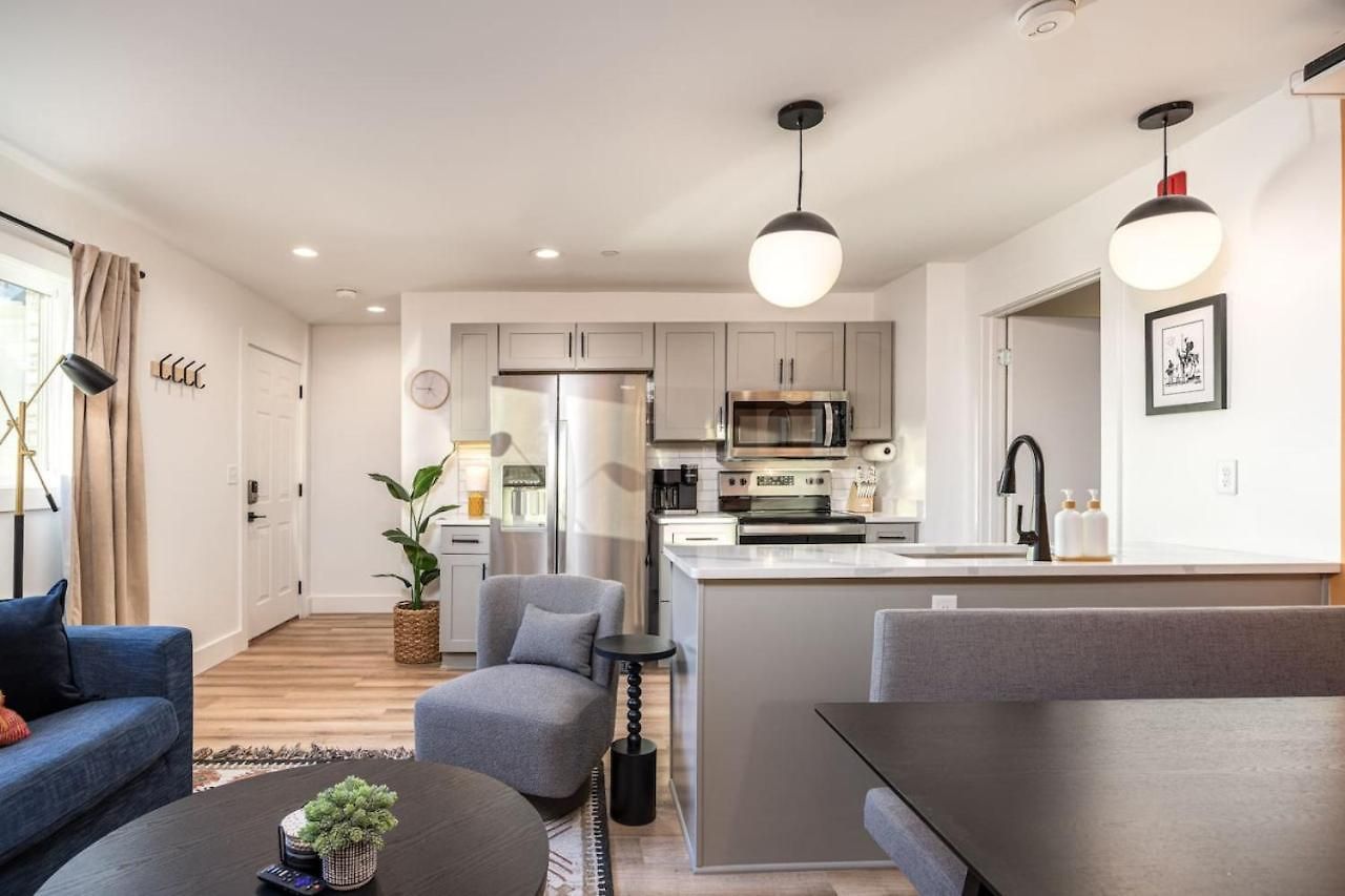 Apartment By Vanderbilt And Belmont, 3 Miles To Downtown & Free Parking Nashville