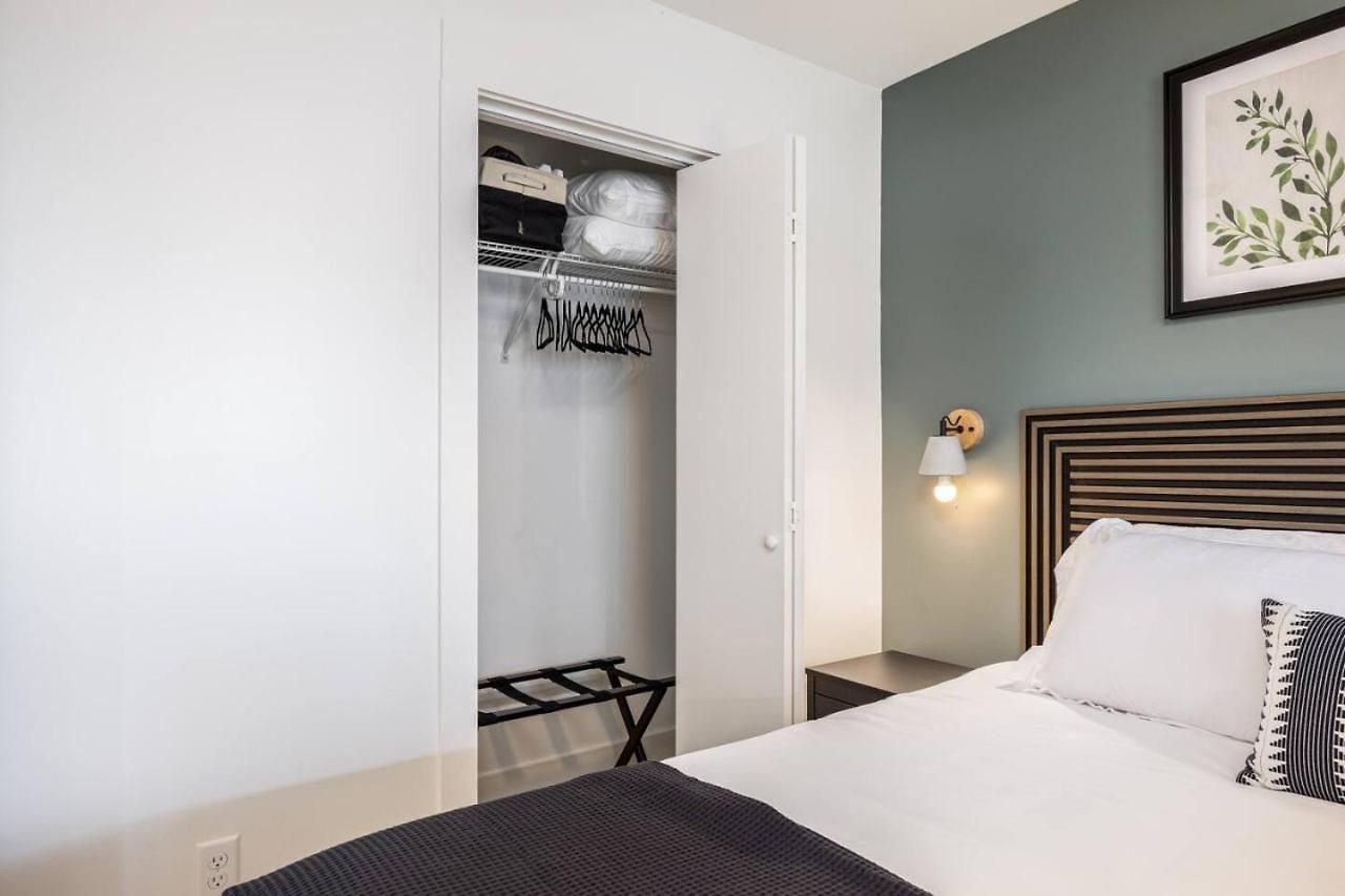 Walk To Restaurants From Condo, By Hospitals, 3 Miles To Downtown