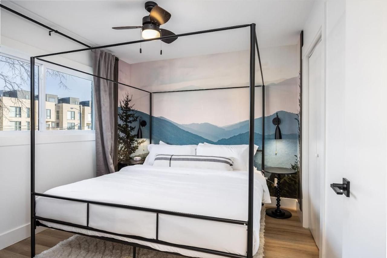 Walk To Restaurants From Condo, By Hospitals, 3 Miles To Downtown Apartment