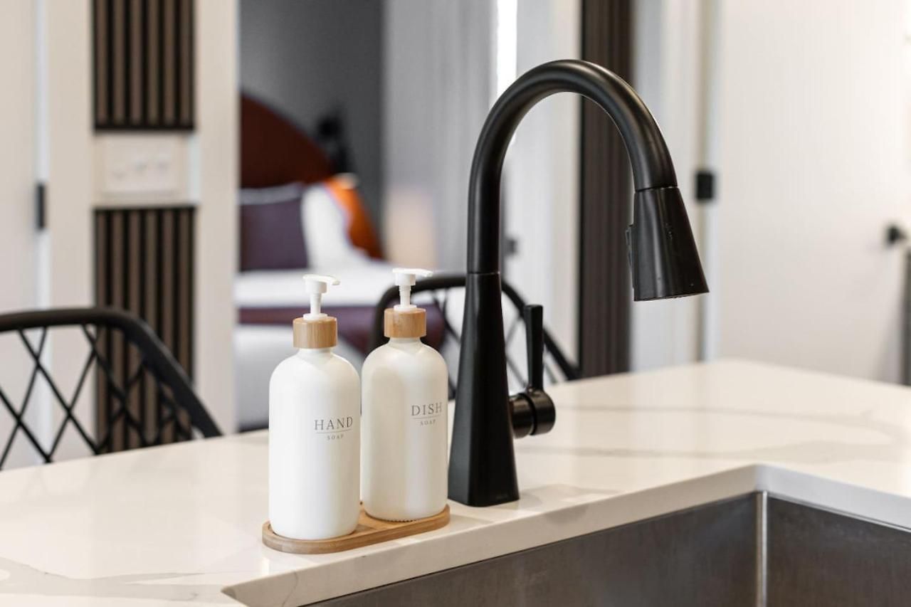 Retreat With Patio & Free Parking, By Vanderbilt Apartment *