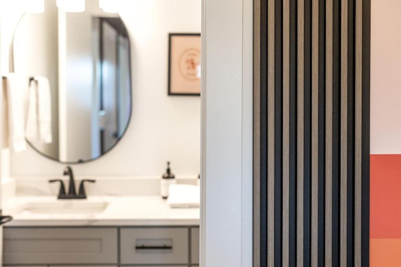 Retreat With Patio & Free Parking, By Vanderbilt Apartment *