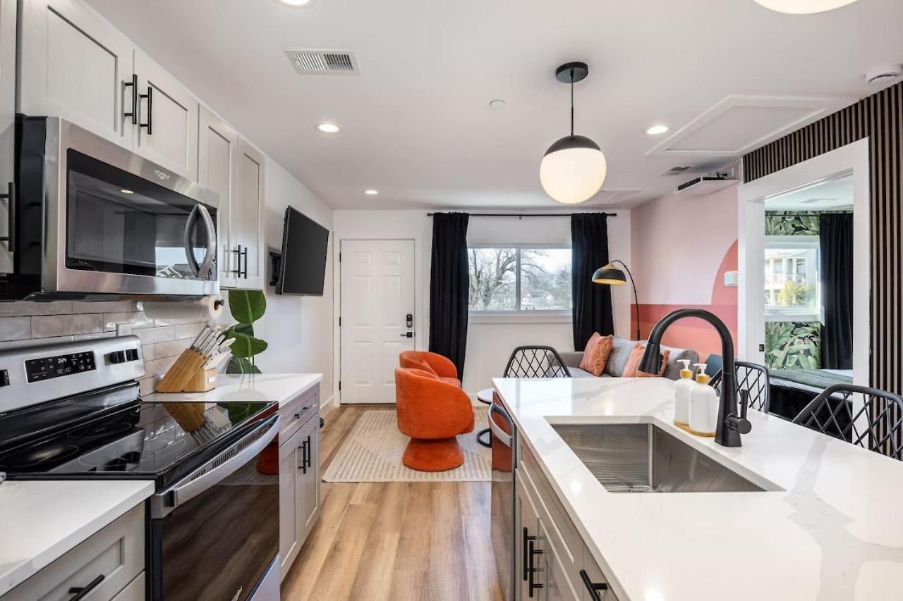 Apartment Retreat With Patio & Free Parking, By Vanderbilt Nashville