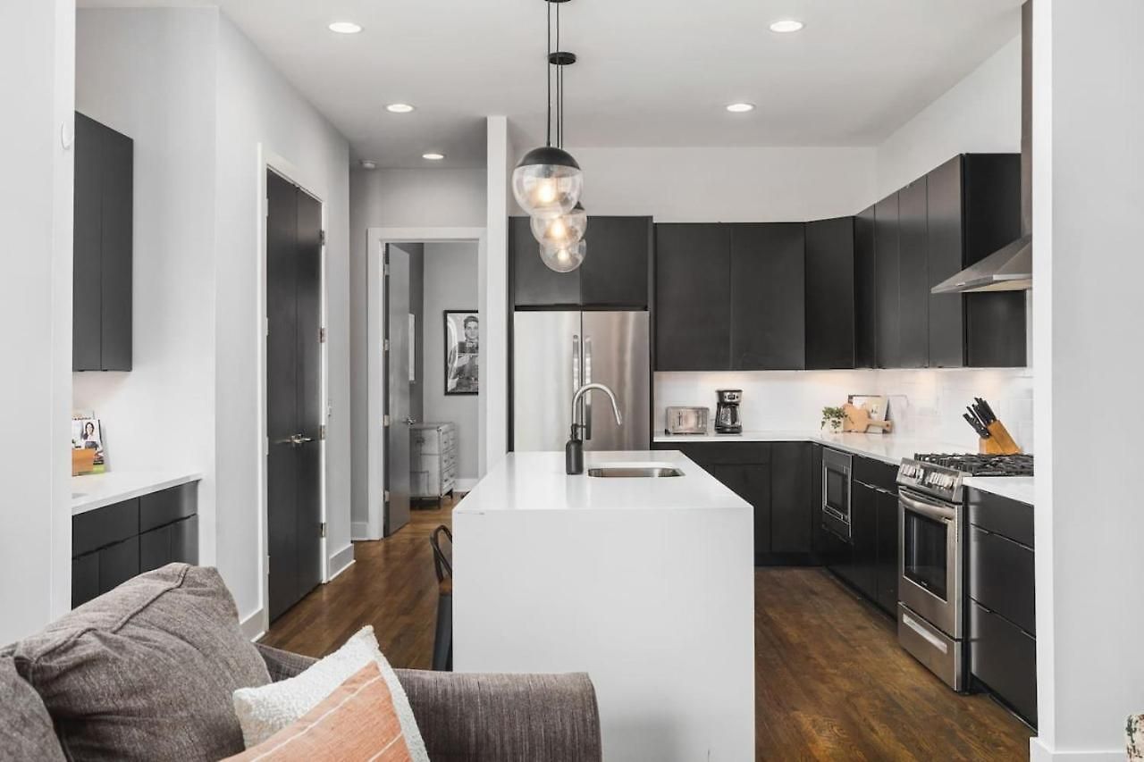 Holiday home With Rooftop Deck & Garage, 2 Miles To Downtown Broadway *