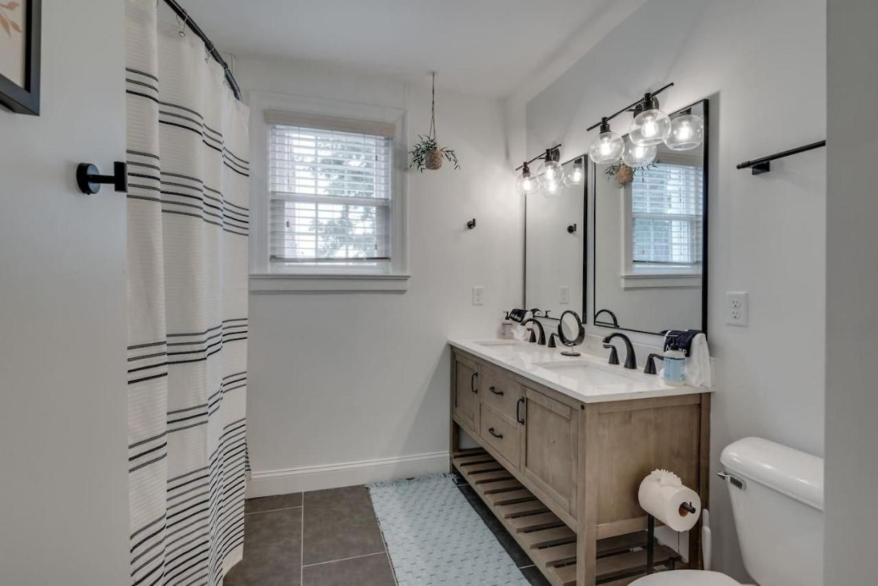 Charming House By Vanderbilt And Belmont Holiday home