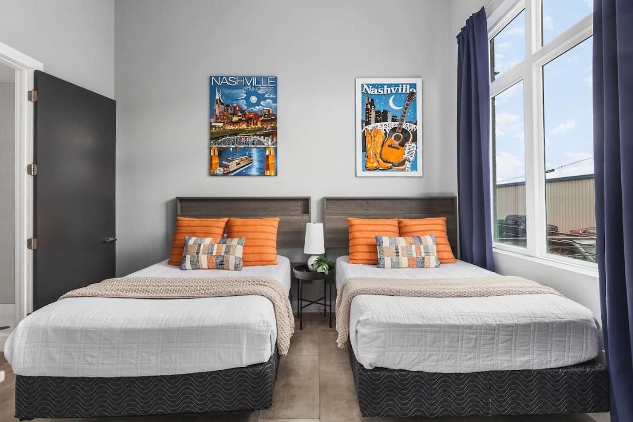 Holiday home With Rooftop Deck & Garage, 2 Miles To Downtown Broadway *