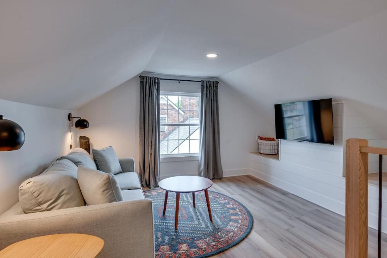 Charming House By Vanderbilt And Belmont Holiday home