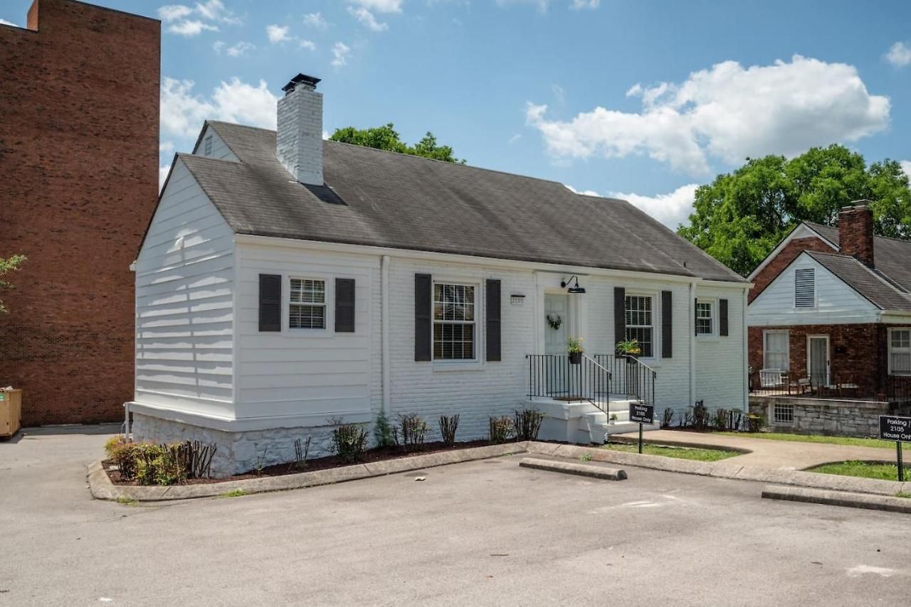 Holiday home Charming House By Vanderbilt And Belmont *