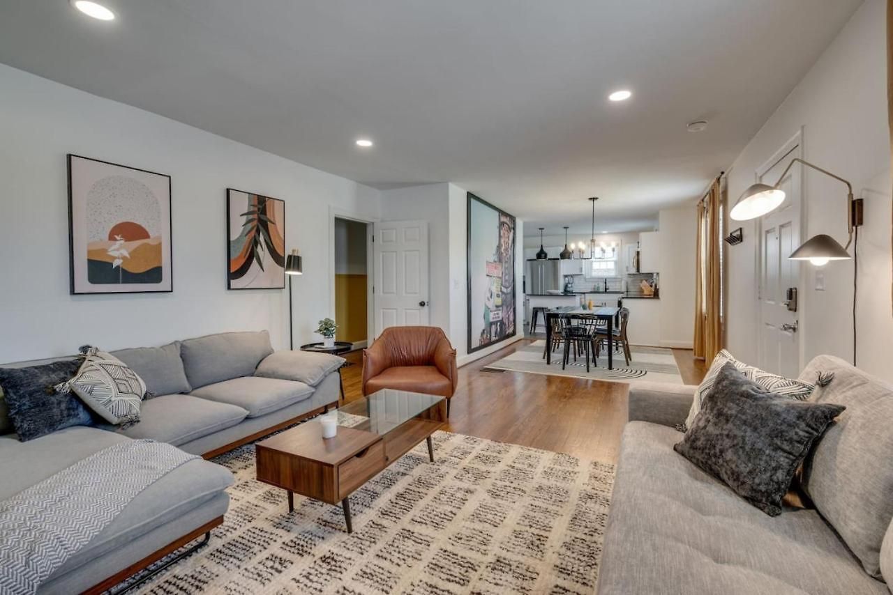 Charming House By Vanderbilt And Belmont *