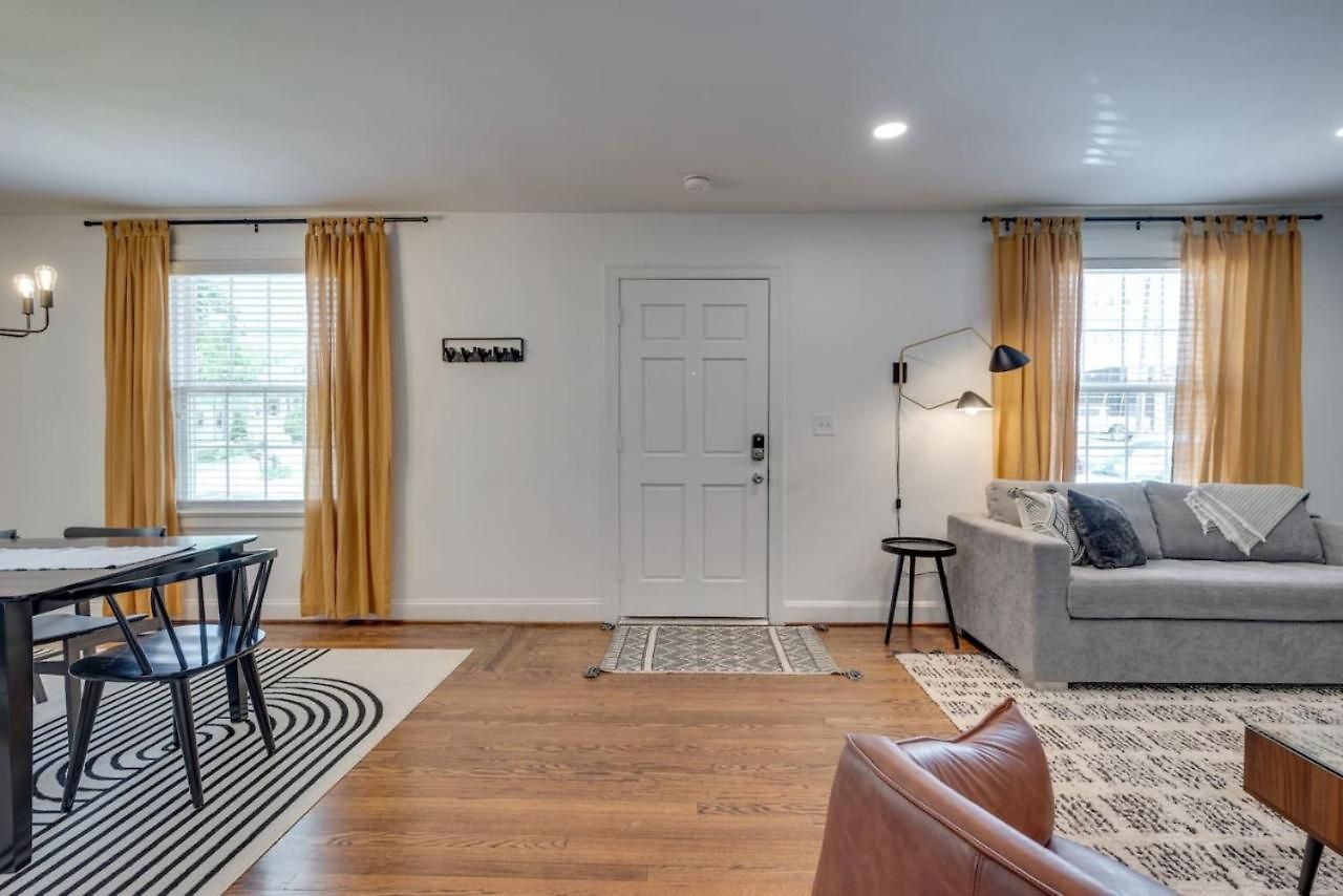Holiday home Charming House By Vanderbilt And Belmont *
