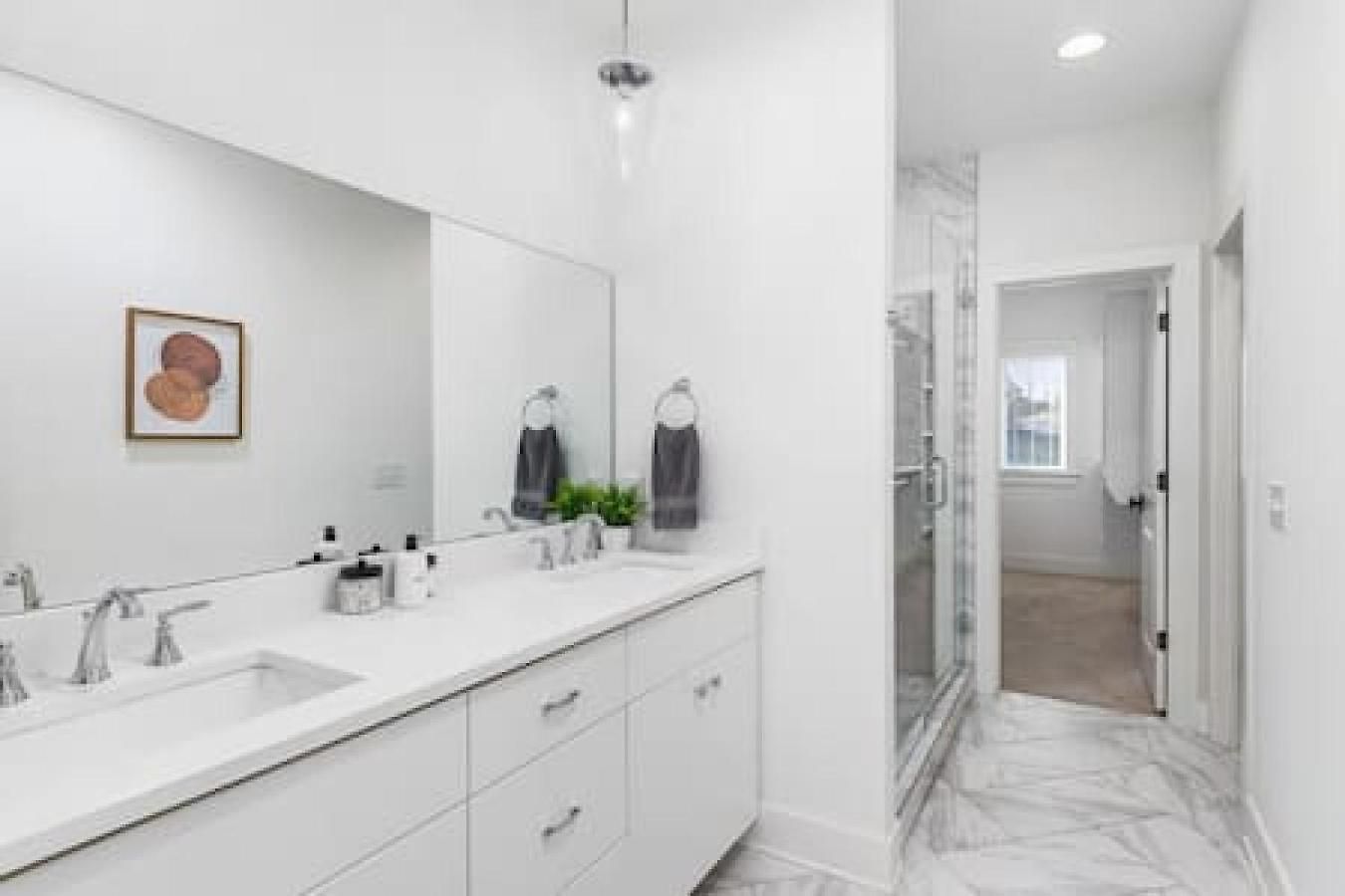 Upscale With Patio Walk To 12 South And Belmont Holiday home