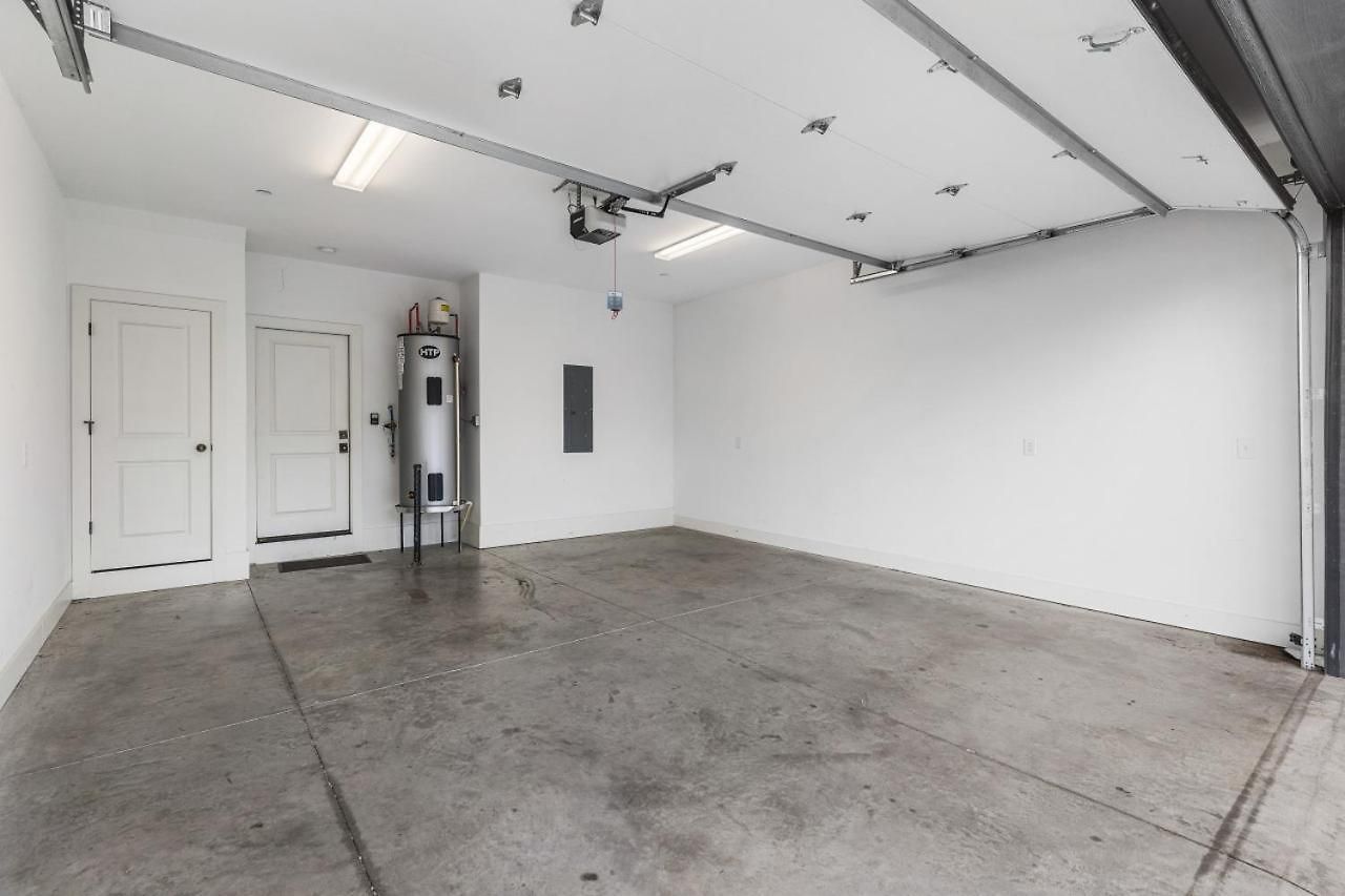 Upscale With Patio Walk To 12 South And Belmont Holiday home *