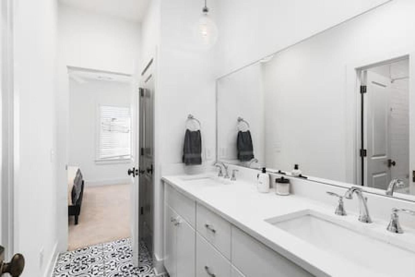 Upscale With Patio Walk To 12 South And Belmont Holiday home Nashville