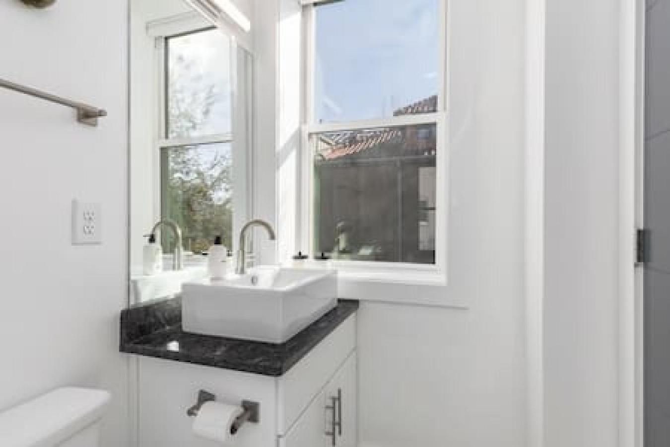In The Heart Of 12 South & Belmont, 3 Miles To Downtown