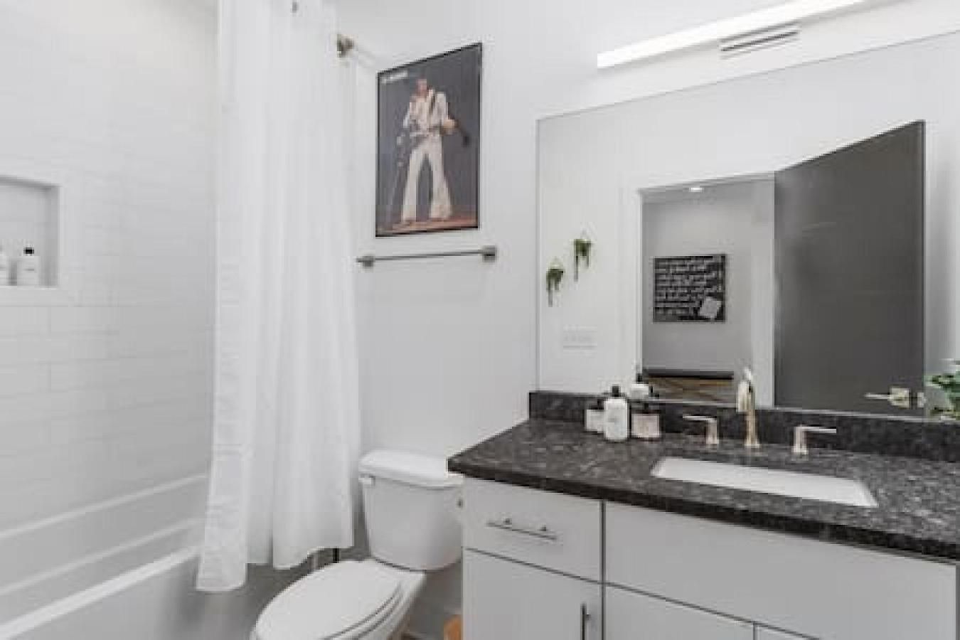 Holiday home In The Heart Of 12 South & Belmont, 3 Miles To Downtown Nashville