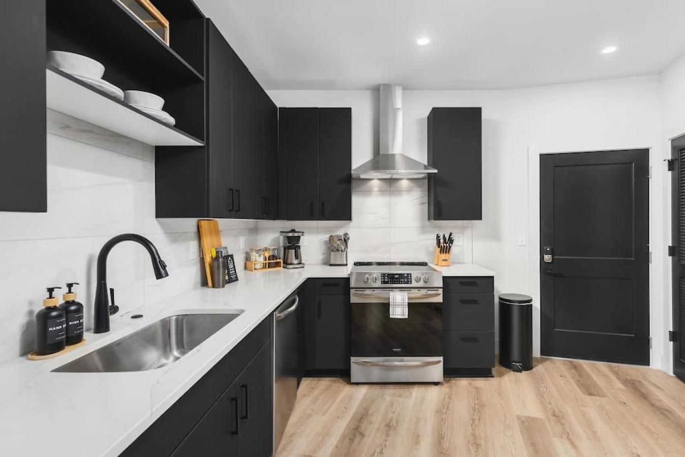 Apartment Premium With Huge Patio Near Vanderbilt & Downtown *