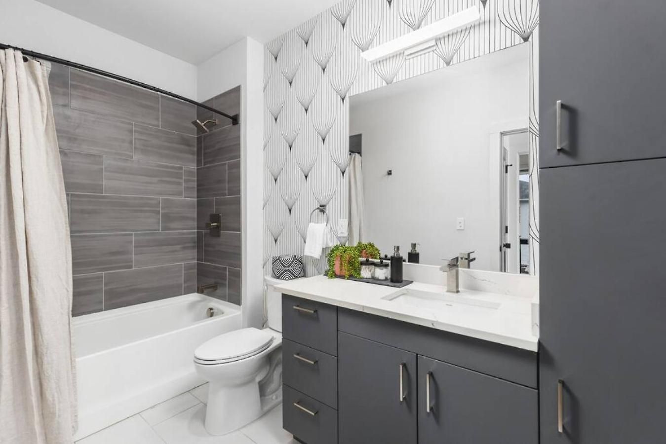 Luxury With Huge Patio, Near Vanderbilt & Downtown * Nashville