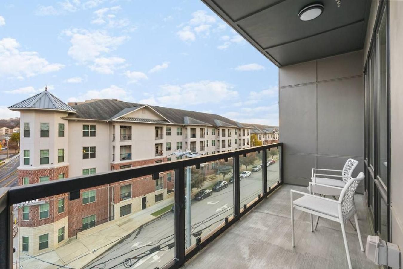 Luxury With Huge Patio, Near Vanderbilt & Downtown Apartment