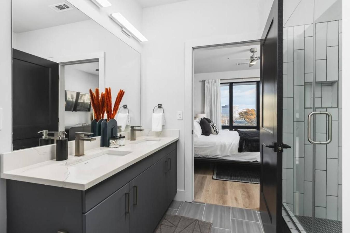 Luxury With Huge Patio, Near Vanderbilt & Downtown