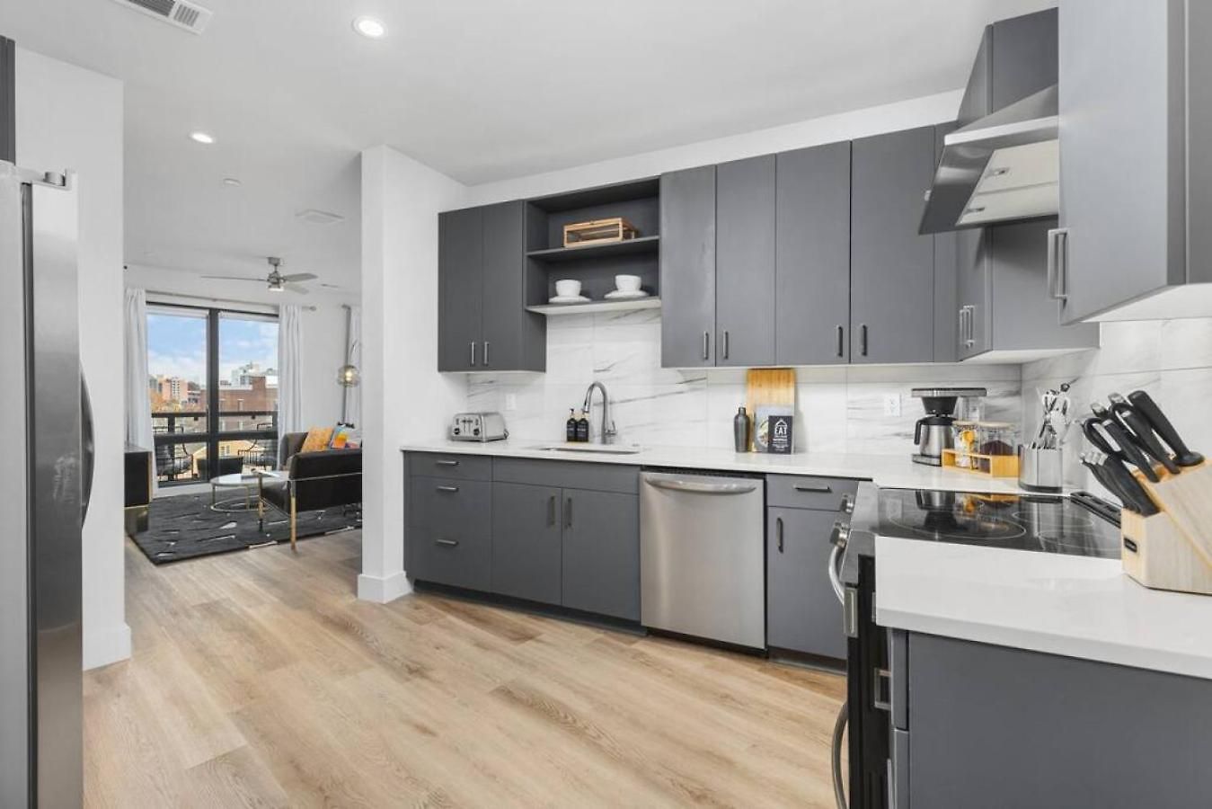 Apartment Luxury With Huge Patio, Near Vanderbilt & Downtown Nashville