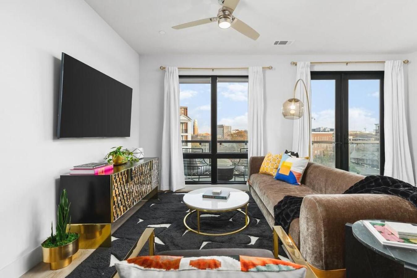 Apartment Luxury With Huge Patio, Near Vanderbilt & Downtown Nashville