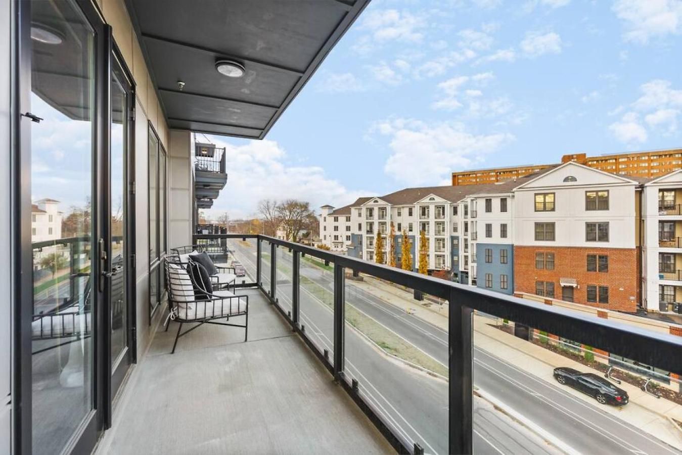Luxury With Huge Patio, Near Vanderbilt & Downtown Apartment