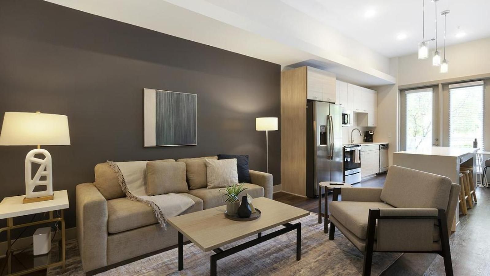 Apartment Landing Modern With Amazing Amenities *