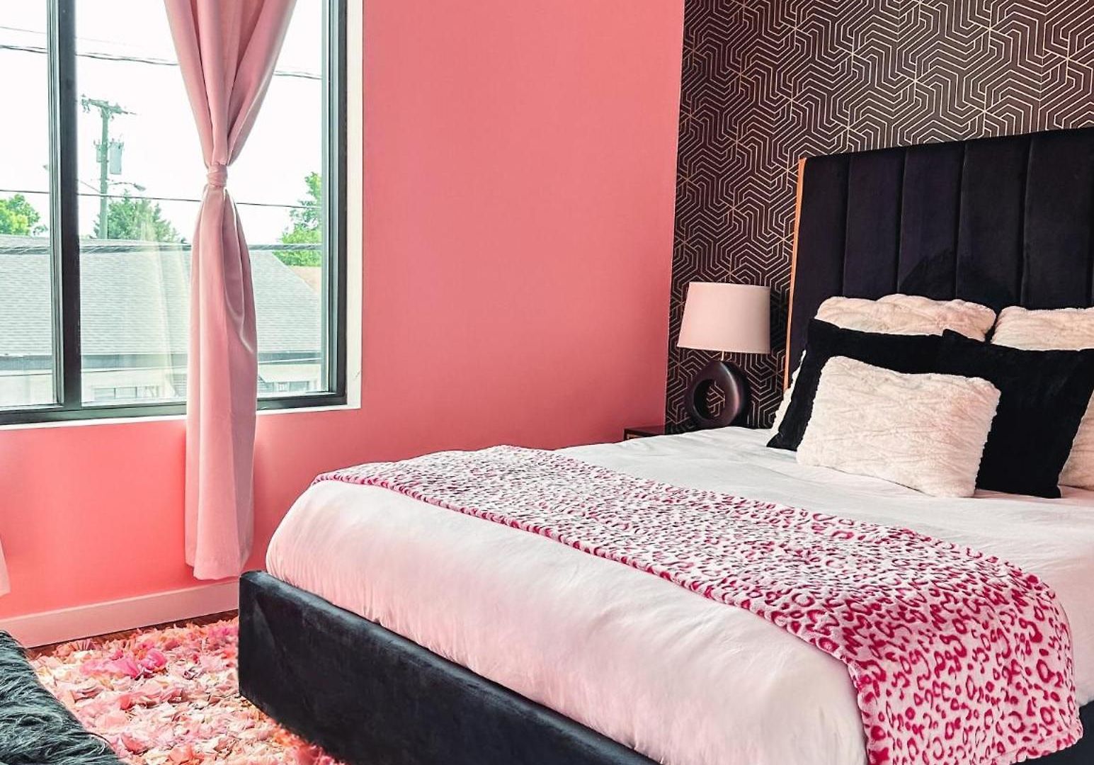 Dolly's Glam Getaway - Glittering Gem Near Broadway Nashville
