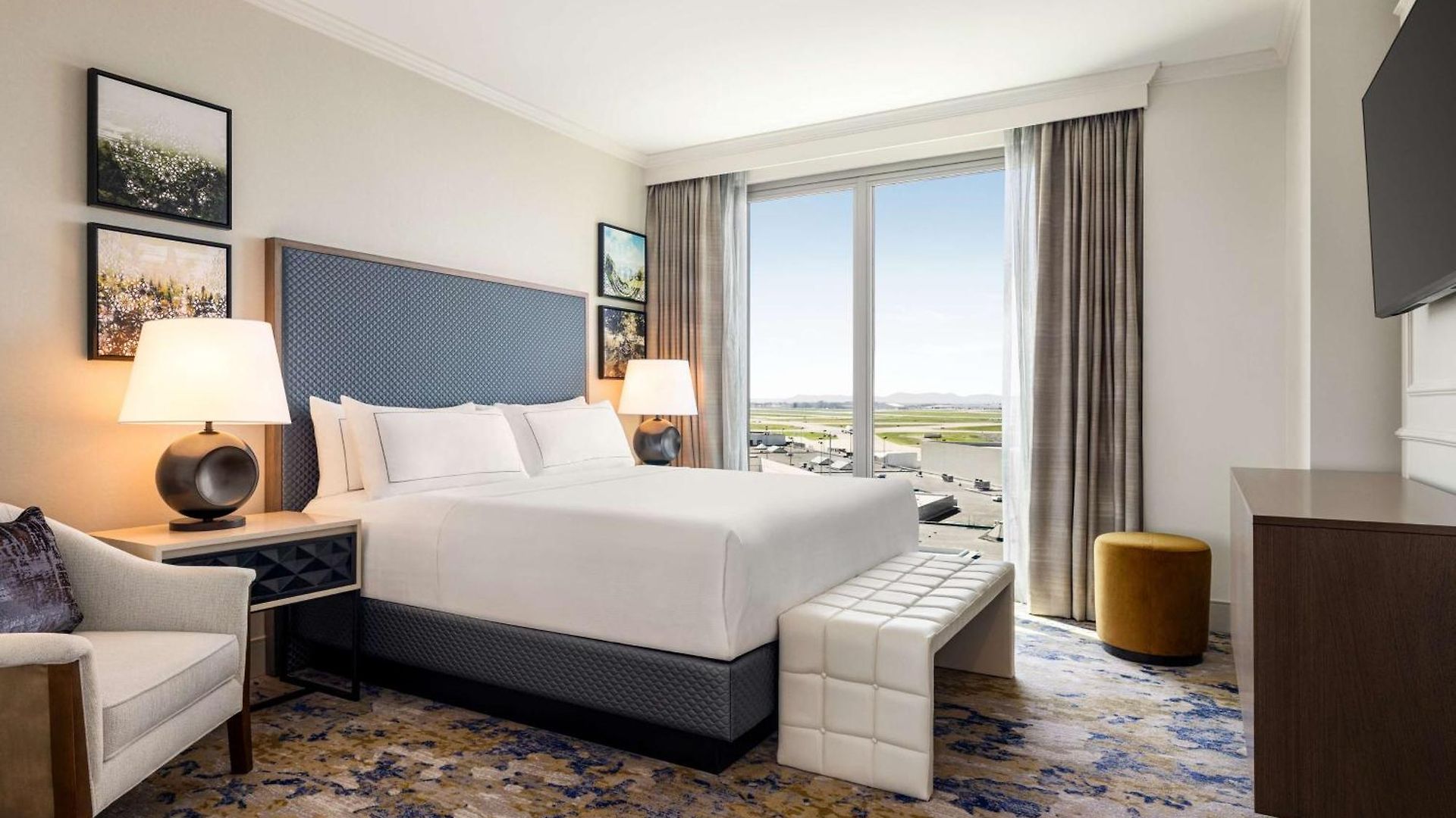 Hilton Bna Airport Terminal 4*
