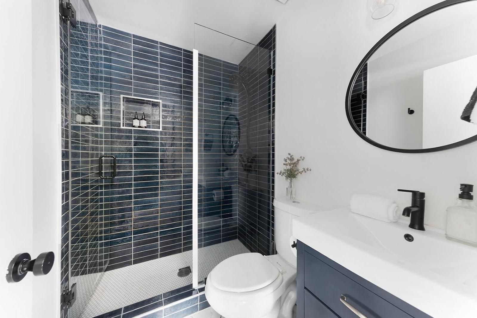 The Blue - 4 Beds And 7 Mins To Broadway! Apartment
